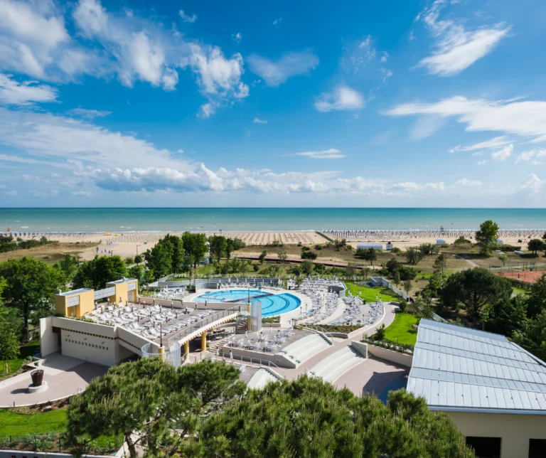 Piscina fronte mare a Bibione Pineda